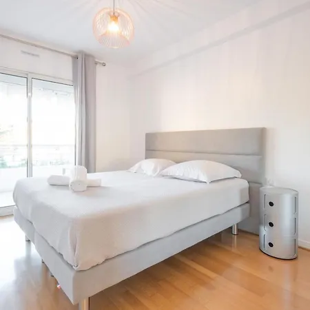 Le Parisien By Winsome Destination Apartment