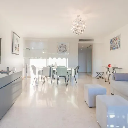 Apartment Le Parisien By Winsome Destination *